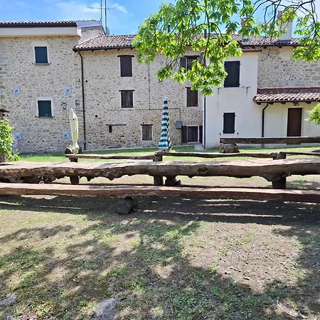 Casale Immerso Nella Natura بيت للعطل